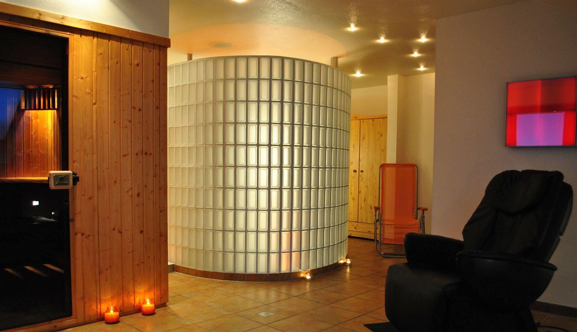 Hotel Hellers Twenty Four I -24H-Check-In- Фридрихсхафен Экстерьер фото